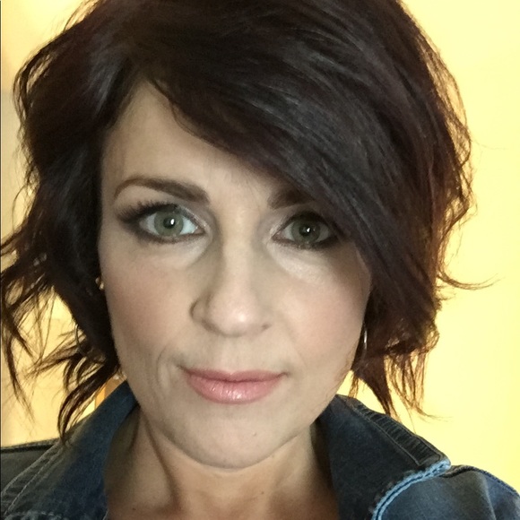 Meet your Posher, Shawntele - Picture 1 of 2